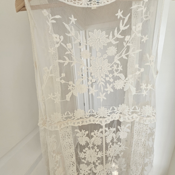 Chic Lace Vest in Cream - Picture 12 of 12